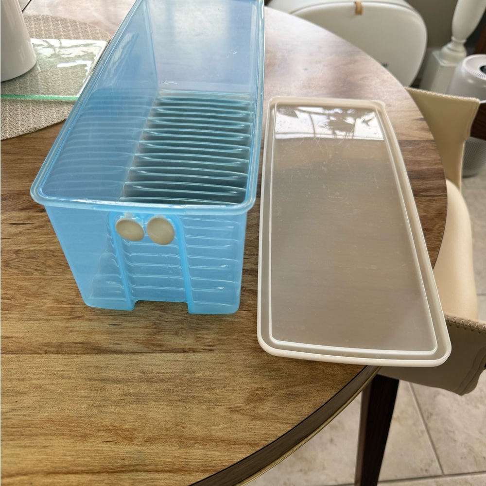 Tupperware Blue Fresh Veggie Storage Container with White Lid
